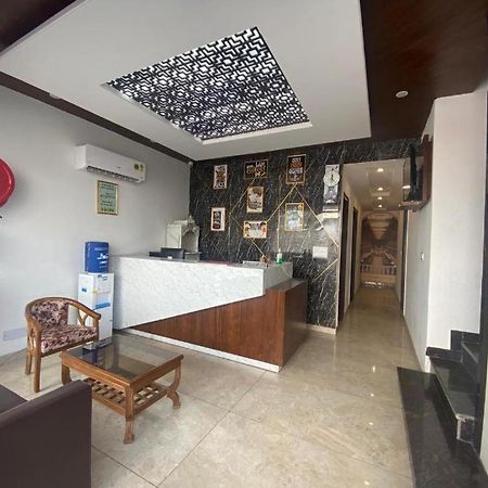 Hotel Hollywood Zirakpur Exterior foto