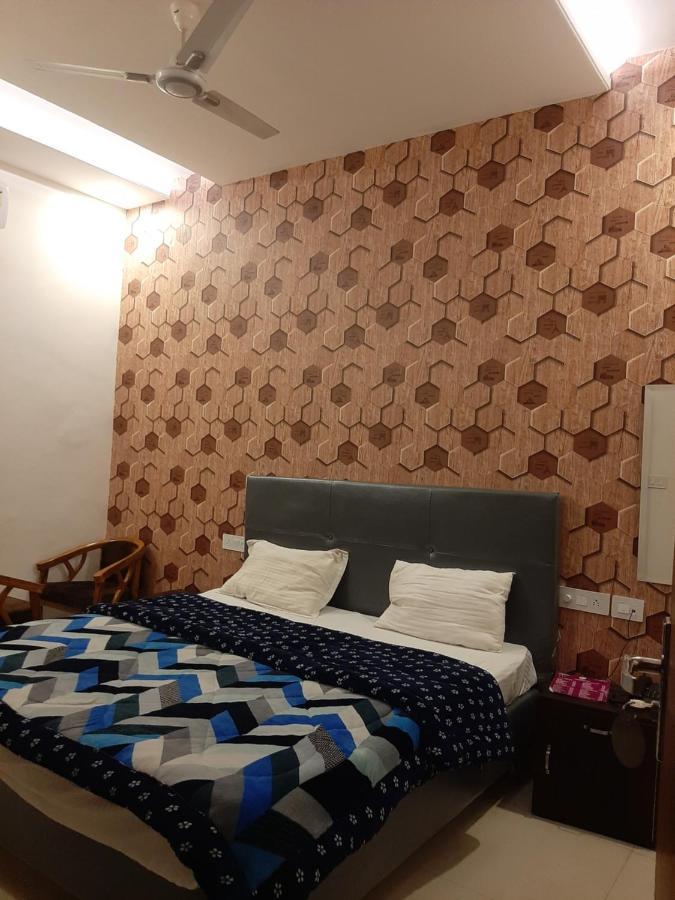 Hotel Hollywood Zirakpur Exterior foto
