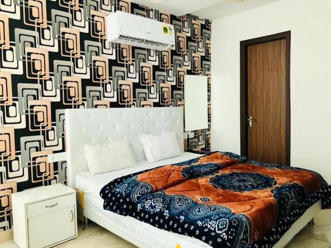 Hotel Hollywood Zirakpur Exterior foto