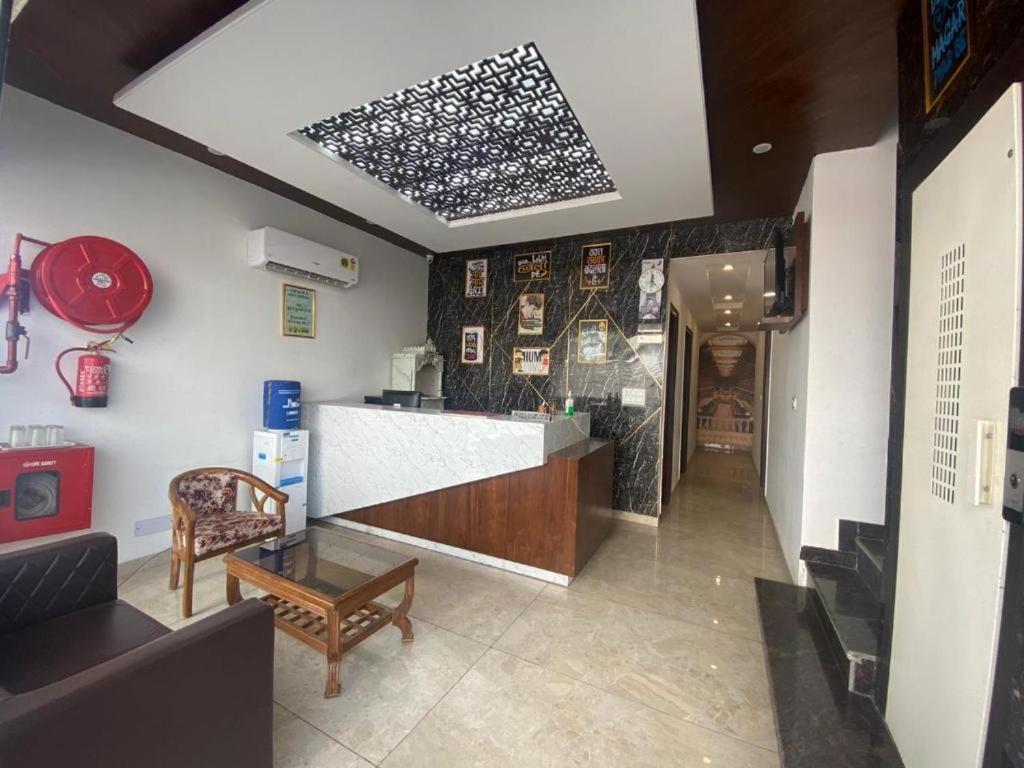 Hotel Hollywood Zirakpur Exterior foto