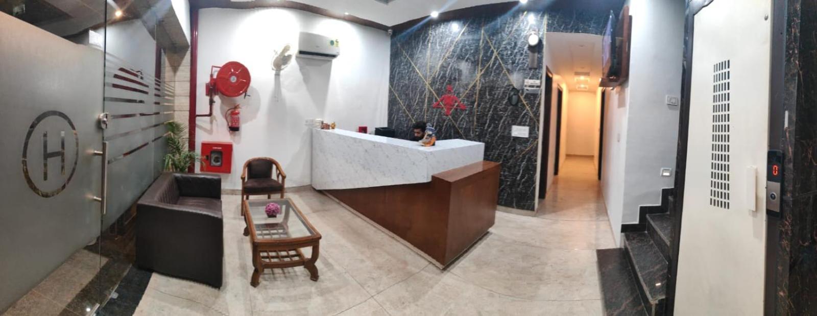 Hotel Hollywood Zirakpur Exterior foto