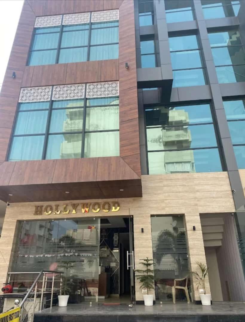Hotel Hollywood Zirakpur Exterior foto